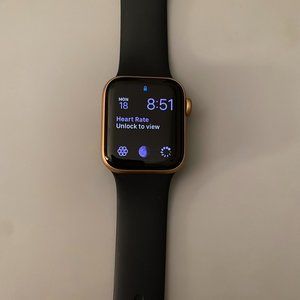 Apple Watch SE 40mm Space Gray Aluminum Case with Black Sport Band